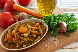 طرز تهیه خورشت بامیه رژیمی با ۲ دستور ساده، سالم و خوشمزه