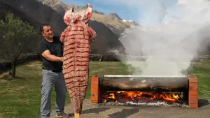 تجربه آشپزی با گربه‌ماهی بزرگ و ترد روی آتش