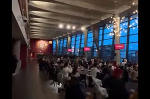 افطاری آرسنال برای هواداران روزه دار در محل باشگاه