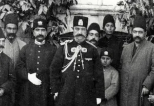عکس هایی از ناصرالدین شاه ؛ از پلوخوری در کاخ گلستان تا هندوانه‌ خوری در سرخه‌حصار