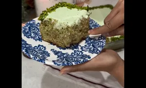 طرز تهیه کیک سه شیر پسته با بافت ابریشمی