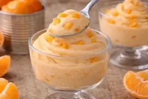 طرز تهیه دسر نارنگی و خامه در ۵ دقیقه؛ یک دسر لیوانی سریع و خوش‌طعم
