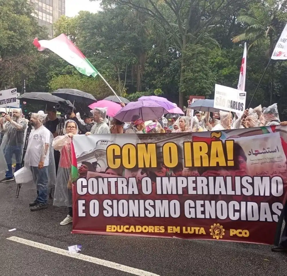 رونمایی از تیشرت «مثل یک ایرانی مبارزه کن» در برزیل