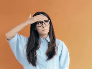 فراموشی رتروگراد (برگشتی) چیست و چگونه درمان می‌شود؟