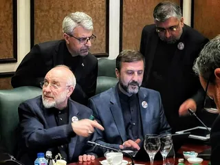 «بده - بستان» در مذاکرات به معنای «بدهیم برود» نیست ؛ دروغ فرقه پایداری را باور نکنید