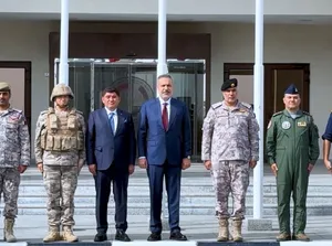بازدید وزیر خارجه ترکیه از پایگاه نظامی این کشور در قطر