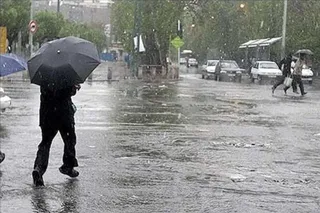 بارش باران در جاده‌های ۱۱ استان