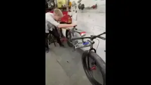 اختراع عجیب؛ دوچرخه ای بدون نیاز به پدال با نیروی دافعه