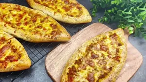 طرز تهیه نان پیتزایی ترکی پیده؛ نانی ابریشمی و خوش‌طعم