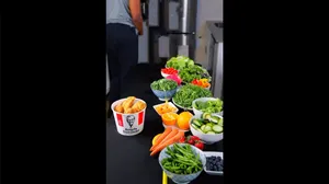 مقدار کالری مرغ سوخاری در مقابل بوفه سبزیجات