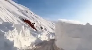 تونل برفی طالقان: تصاویر شگفت‌انگیز از بارش سنگین