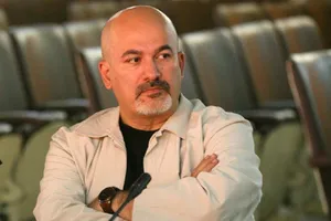 محمد درویش: ایران در حوزه انرژی‌های خورشیدی به مرز ۲۵۰۰ مگاوات رسیده است که یک رکورد تاریخی است (فیلم)