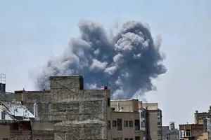 لحظه اصابت موشک خوشه‌ای ایران در تل‌آویو؛ ۲ کشته و چند زخمی