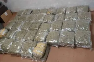 توقیف کامیون حامل سبزیجات با ۷۴ کیلوگرم ماده مخدر در آستارا